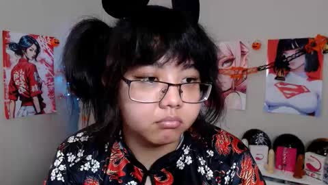 Molly online show from October 31, 5:09 am