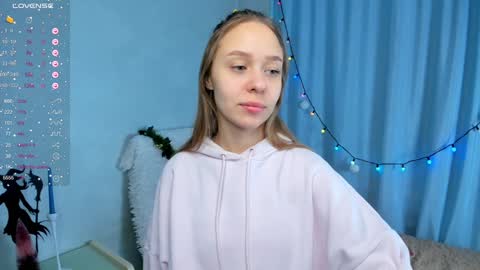 Laura online show from December 28, 1:18 am
