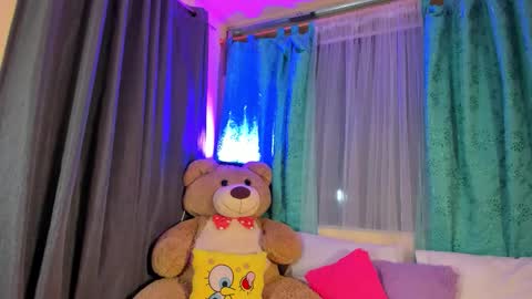 M o L l i E  online show from January 6, 10:13 pm