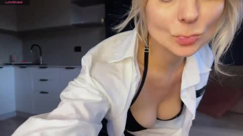 Molly online show from May 11, 2:45 pm