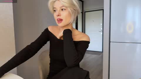 Molly online show from May 19, 7:37 am