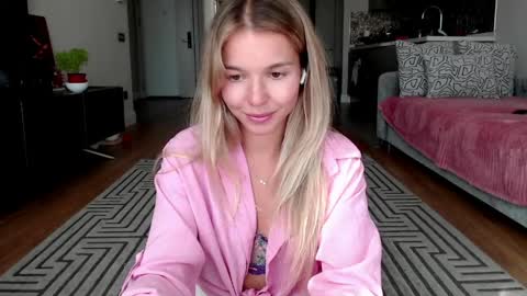 Molly online show from June 6, 1:50 pm