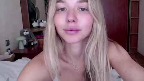 Molly online show from May 8, 9:34 am