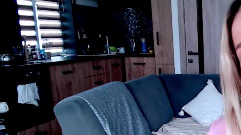 Molly online show from March 4, 1:39 pm