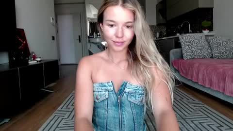 Molly online show from June 11, 9:28 am
