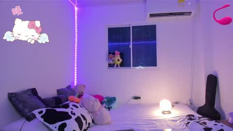 Snapshot of molly_g18 chatting on December 19, 2:12 am MARIANA online show from December 19, 2:12 am