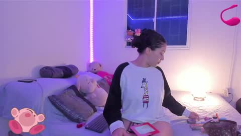 Snapshot of molly_g18 chatting on February 2, 3:43 am MARIANA online show from February 2, 3:43 am