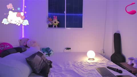 Snapshot of molly_g18 chatting on December 6, 2:46 am MARIANA online show from December 6, 2:46 am