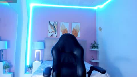    online show from March 3, 12:44 pm