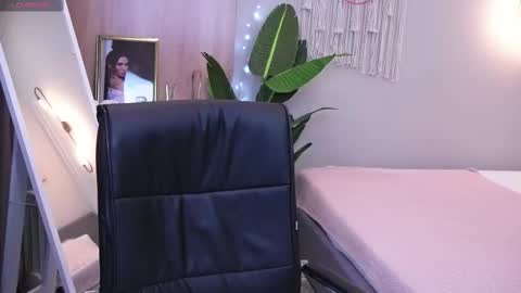 Snapshot of molly_jons chatting on February 18, 12:48 am Molly online show from February 18, 12:48 am
