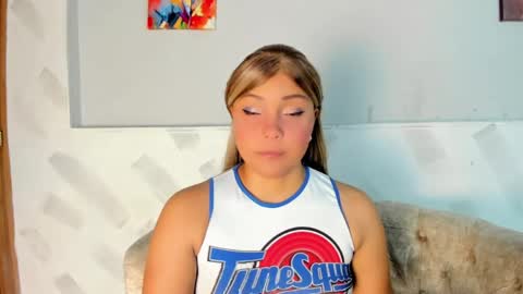 molly_logan online show from April 6, 7:59 pm