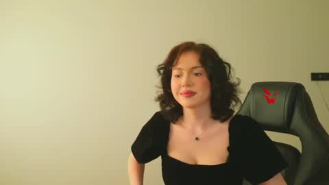 molly_millerr online show from May 22, 3:21 pm
