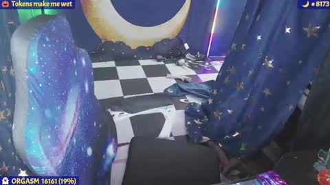 molly_moons online show from October 26, 4:46 pm