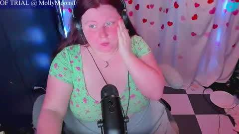 molly_moons online show from May 15, 1:33 am
