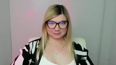 Molly online show from September 21, 11:31 am