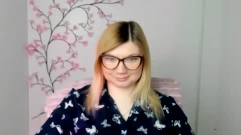 Molly online show from March 24, 12:32 pm