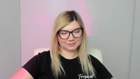 Molly online show from September 13, 11:40 am