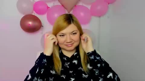 Molly online show from February 25, 1:00 pm