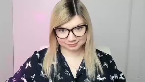 Molly online show from October 17, 11:57 am