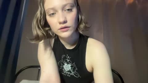 molly_poly online show from April 25, 1:52 pm