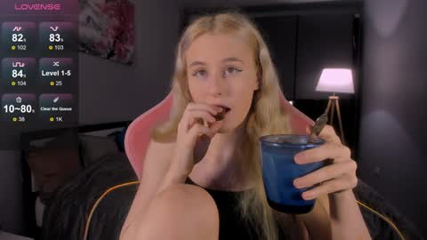 molly_toads online show from January 31, 4:14 am