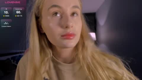 molly_toads online show from February 9, 11:04 am