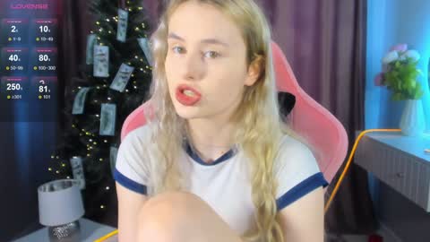 molly_toads online show from December 30, 8:43 am