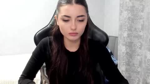 Molly online show from November 19, 9:15 pm