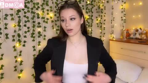 Molly online show from May 6, 8:40 am