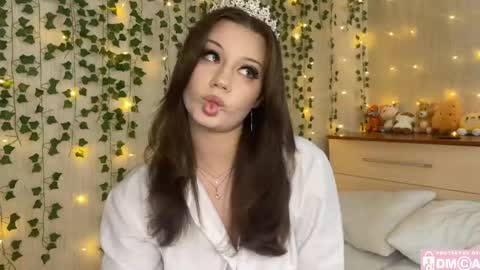 Molly online show from May 16, 11:42 am