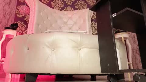 Molly Evanss online show from September 13, 2:47 pm