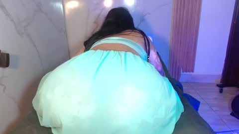  MOLLY  GUNSG online show from May 6, 8:46 pm
