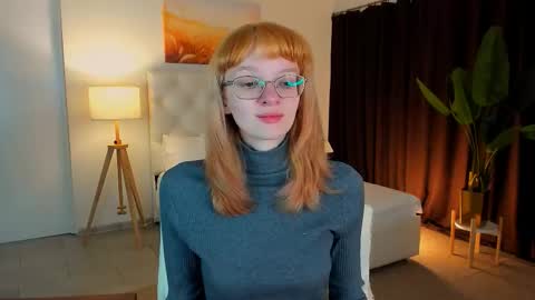 mollyjiggles online show from October 4, 12:33 pm