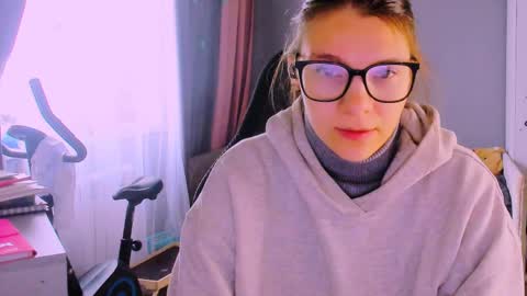  KIRA  online show from May 13, 3:34 am