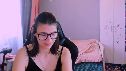 KIRA  online show from May 28, 5:49 am