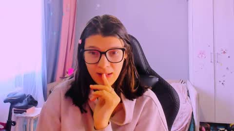  KIRA  online show from May 26, 4:23 am