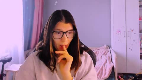  KIRA  online show from May 25, 4:22 am