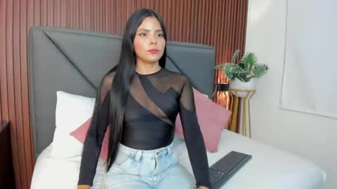 mollylove_ online show from May 9, 7:38 pm