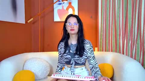 Snapshot of mollymillsen chatting on September 12, 6:37 pm Molly online show from September 12, 6:37 pm