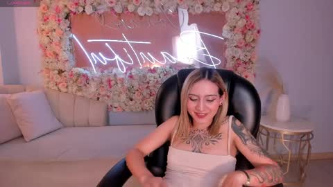 Molly Sunders online show from April 9, 6:19 am