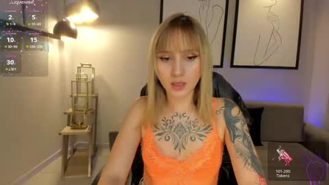 Molly Sunders online show from May 25, 8:30 pm