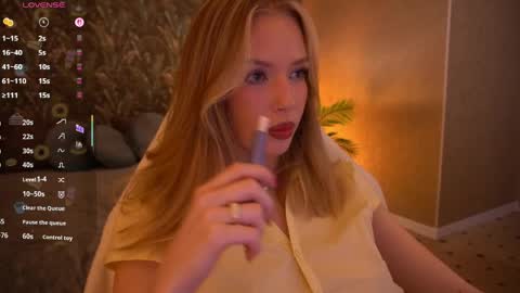 mollyymayy online show from May 17, 11:15 pm