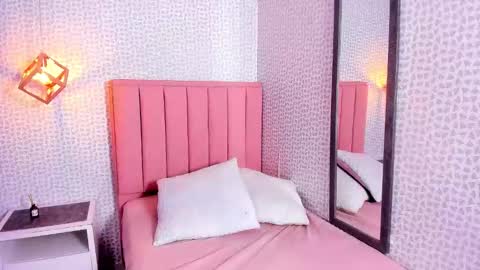 molytaylor2 online show from March 7, 3:46 am