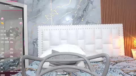 Snapshot of mommyissuess_ chatting on February 11, 6:30 am Daphne online show from February 11, 6:30 am