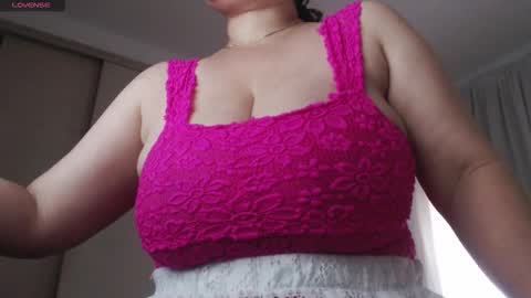 Snapshot of mommyissuess_ chatting on October 8, 12:20 pm Daphne online show from October 8, 12:20 pm
