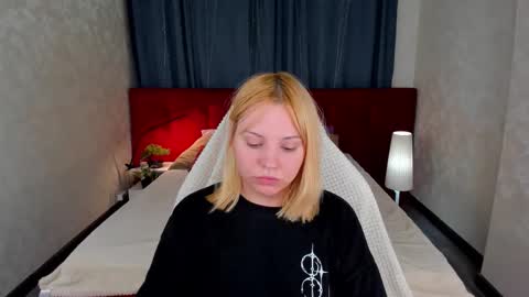 mon1ca_jones online show from November 15, 9:10 am