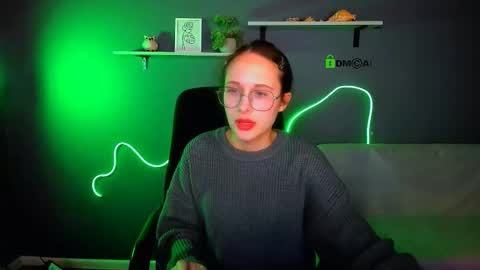 Mona  online show from October 16, 8:11 pm