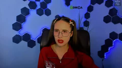 Mona  online show from May 13, 8:25 pm