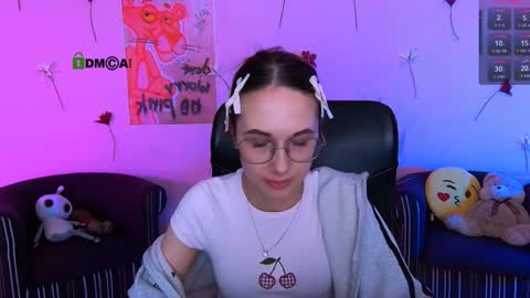 Mona  online show from May 24, 6:51 pm