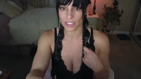 Mona online show from July 6, 6:32 pm